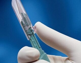 372611 DISPOSABLE SAFETY SCALPEL, STERILE, SZ 11 100/CS