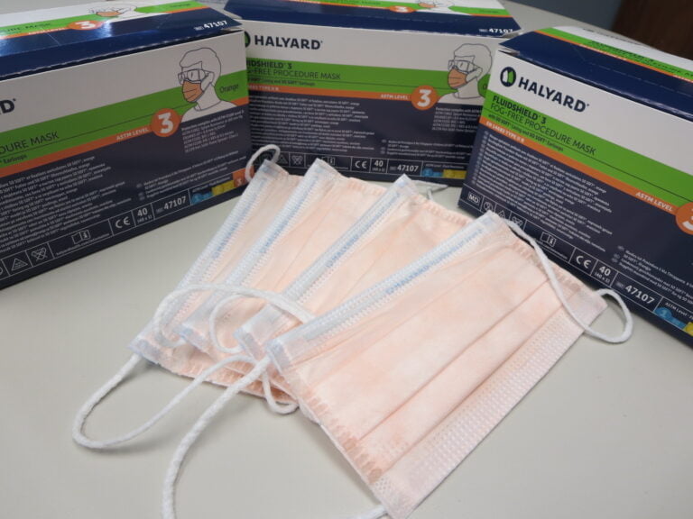 47107 HALYARD FOG FREE PROCEDURE MASK WITH EAR LOOPS ORANGE