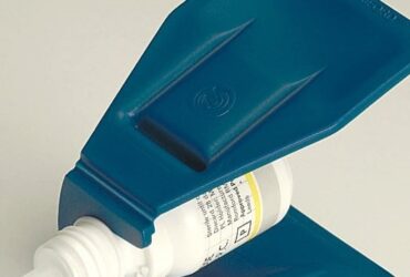 Owen Mumford AutoSqueeze Bottle Aid – Gentle and Controlled Eyedrop Squeezing, 1 Unit per Box (20 Boxes per Case)