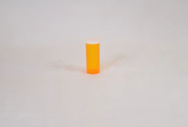 Ovals and Vials 08496-0811-50 ColorSafe 8 dram Amber Vial with Snap Cap SC