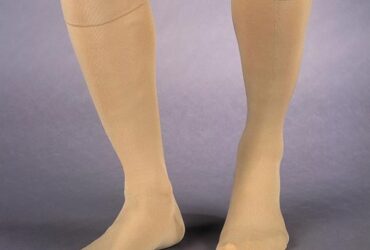 RELIEF KNEE 15-20 CLOSED TOE BEIGE LFC
