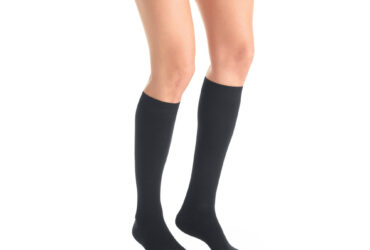 JOBST ULTRASHEER KNEE 20-30 CLOSED TOE PETITE CLASSIC BLACK SM