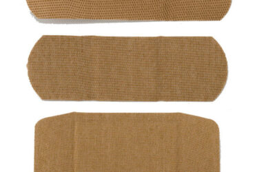 44102 Covidien Curity® Flexible Fabric Adhesive Bandage 2 in x 3.75 in, Tan – 50/BX